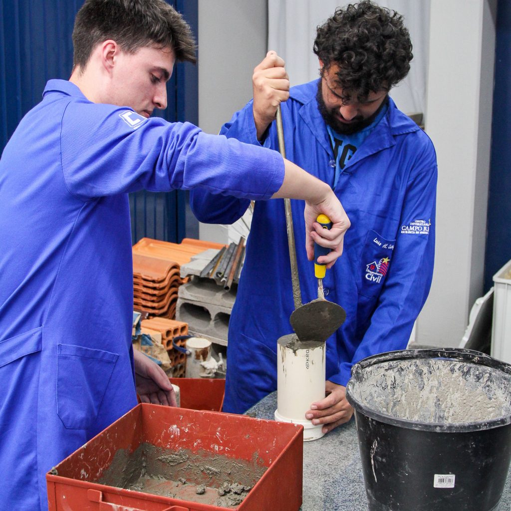 Engenharia Civil desenvolve atividade de resistência de concreto
