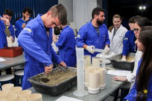Engenharia Civil desenvolve atividade de resistência de concreto