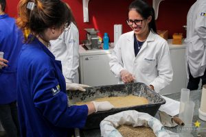 Engenharia Civil desenvolve atividade de resistência de concreto