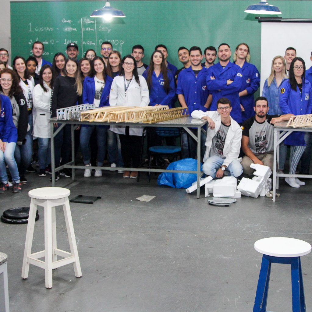 Engenharias desenvolvem atividades de resistência de treliça