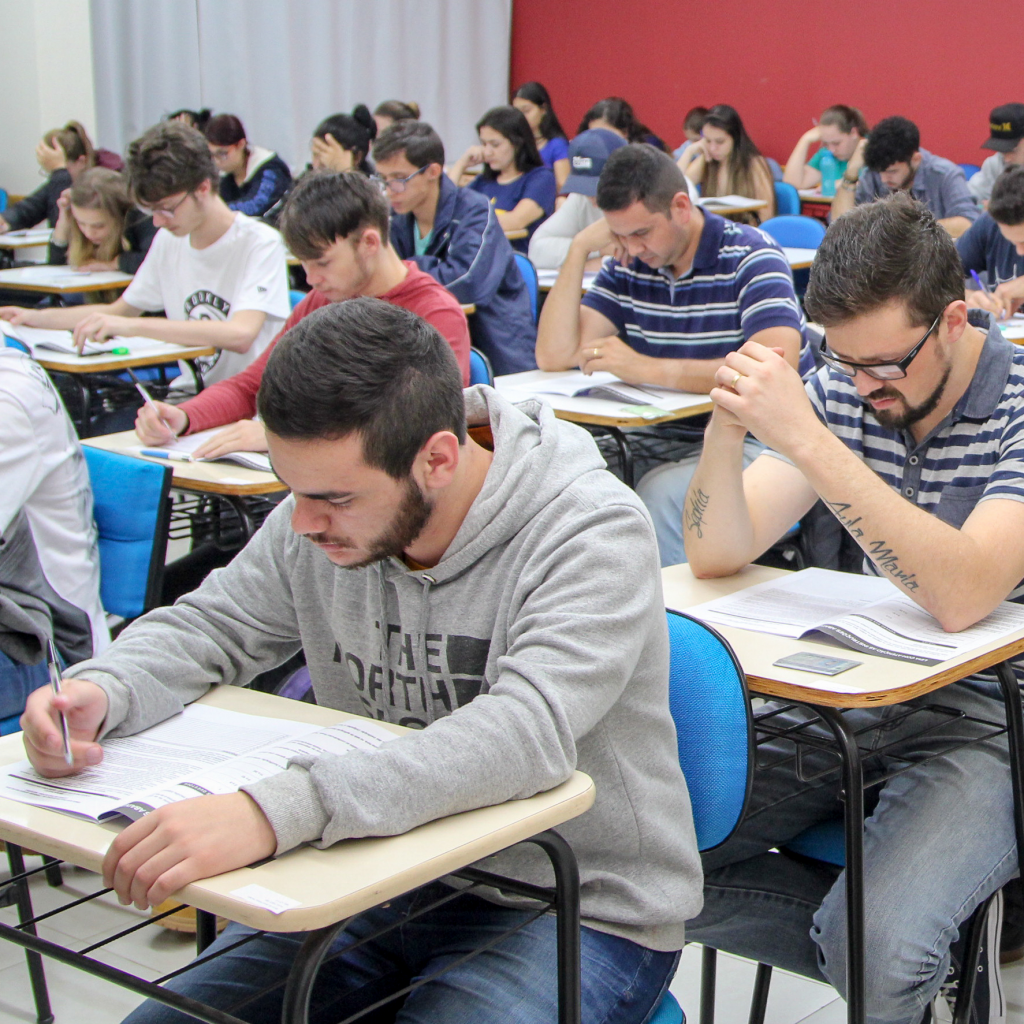 Acadêmicos participam do Simulado Preparatório de Carreiras