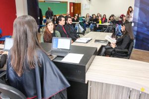 Acadêmicos de Direito participam de audiência simulada