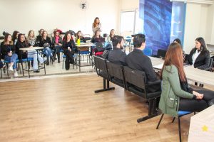 Acadêmicos de Direito participam de audiência simulada