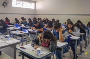 Campo Real reúne centenas de candidatos no Vestibular de Inverno