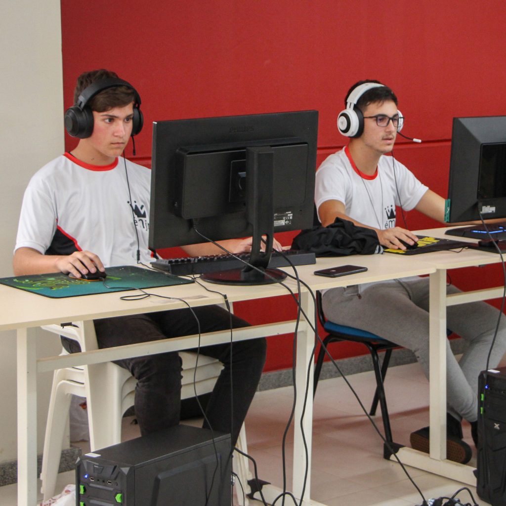 Com o objetivo de movimentar e apoiar ainda mais o cenário dos games em Guarapuava, o Centro Universitário Campo Real sediou neste fim de semana, nos dias 1º e 2 de junho, a primeira edição do Guarapuava Gaming Weekend. O evento foi promovido pela Nexcube e Reptec Store, em parceria com a Optimus Creative and Technology School e Centro Universitário Campo Real.