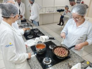 Medicina Veterinária realiza aula prática com produtos cárneos