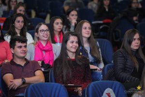 Acadêmicos de Biomedicina participam de aula inaugural