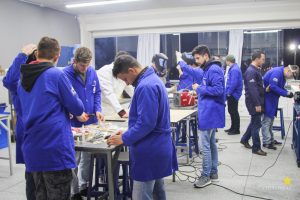 Acadêmicos constroem maquetes de projetos interdisciplinares