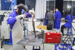 Acadêmicos constroem maquetes de projetos interdisciplinares