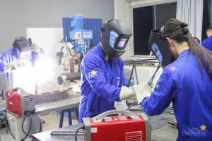 Acadêmicos constroem maquetes de projetos interdisciplinares