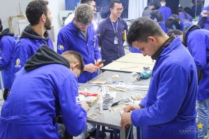 Acadêmicos constroem maquetes de projetos interdisciplinares