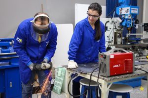 Acadêmicos constroem maquetes de projetos interdisciplinares
