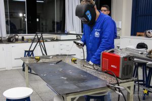 Acadêmicos constroem maquetes de projetos interdisciplinares