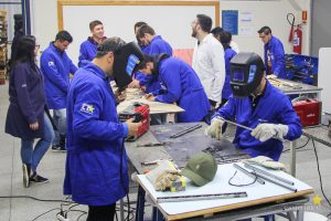 Acadêmicos constroem maquetes de projetos interdisciplinares