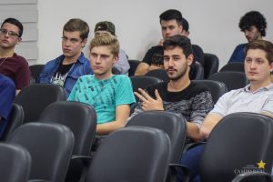 Acadêmicos das Engenharias participam de aula inaugural