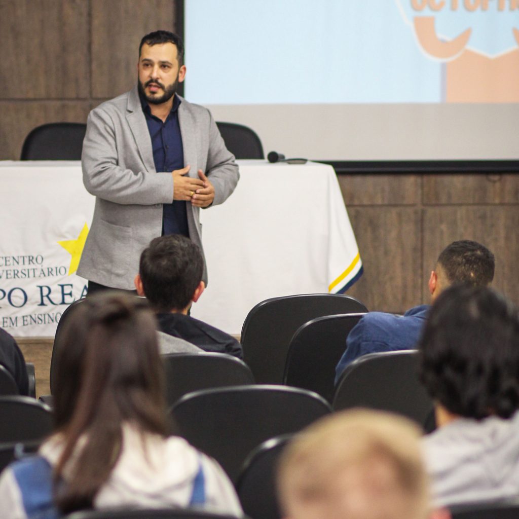 Acadêmicos das Engenharias participam de aula inaugural