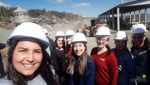 Acadêmicos de Engenharia Civil realizam visita técnica ao Grupo Itax