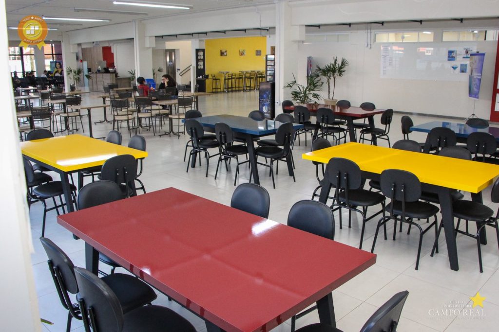 Hall de convivência do Centro Tecnológico recebe novas mesas