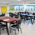Hall de convivência do Centro Tecnológico recebe novas mesas