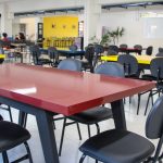 Hall de convivência do Centro Tecnológico recebe novas mesas