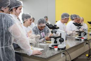 Estudantes do Colégio Lobo participam de oficinas