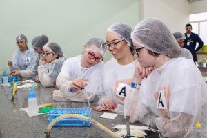 Estudantes do Colégio Lobo participam de oficinas