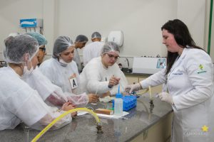 Estudantes do Colégio Lobo participam de oficinas