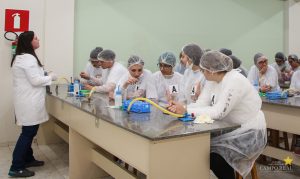 Estudantes do Colégio Lobo participam de oficinas