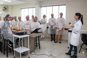Estudantes do Colégio Lobo participam de oficinas