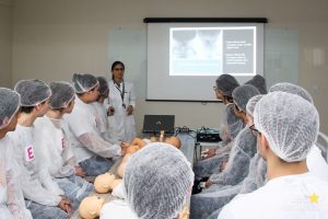 Estudantes do Colégio Lobo participam de oficinas