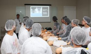 Estudantes do Colégio Lobo participam de oficinas