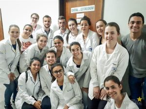 Acadêmicos visitam Central de Materiais e Esterilização